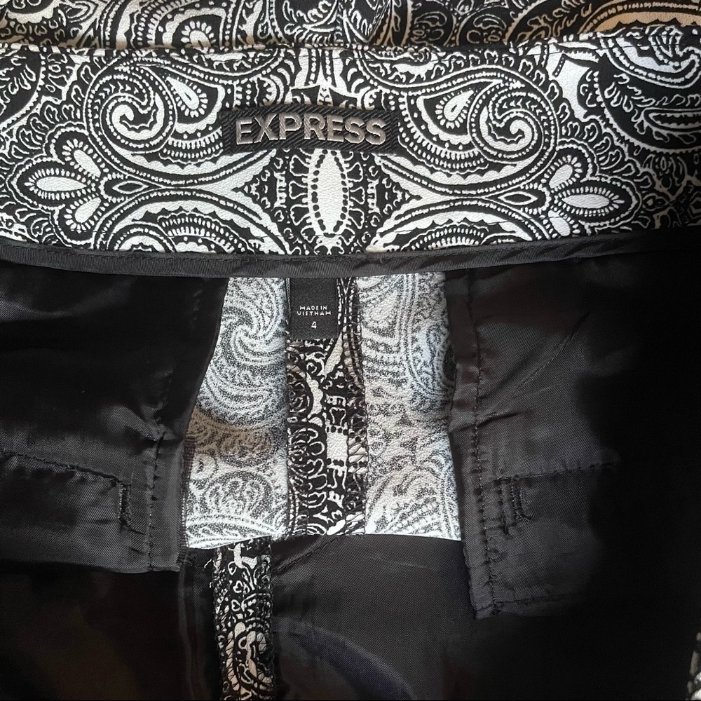 Express Paisley Shorties Shorts - Size 4 - Picture 7 of 7
